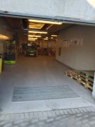 Wjazd do magazynu składowania darów obywatelom Ukrainy