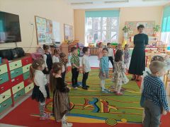 Wielkanocne życzenia pani dyrektor w Rumiankach