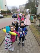 Przemarsz dzieci z marzannami