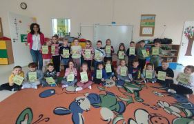 Pisarka Katarzyna Janowicz-Timofiejew w grupie Stokrotki