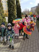 Przemarsz dzieci z marzannami