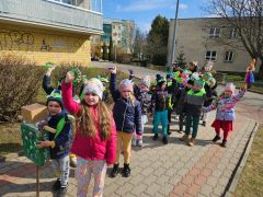 Przemarsz dzieci z marzannami