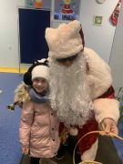 Mikołaj od rana wita dzieci w przedszkol